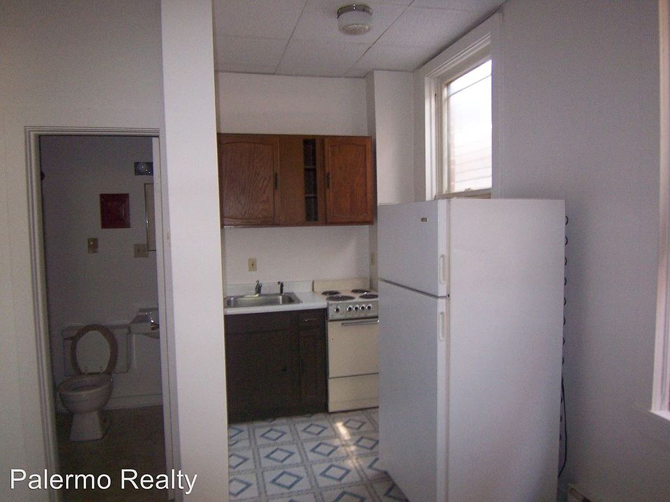 2nd image of 422 W 8th St APT 3