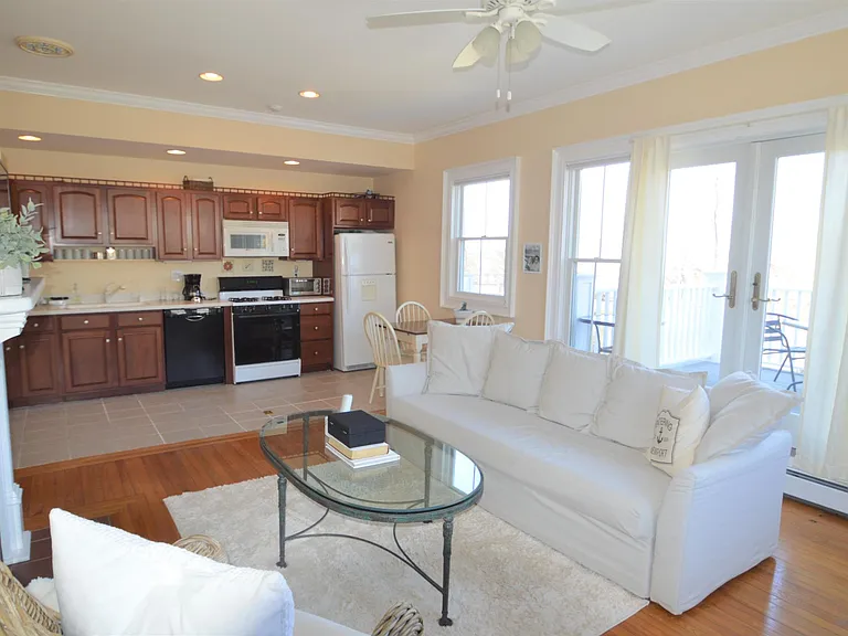 398 Wolcott Ave #4 — Photo 14