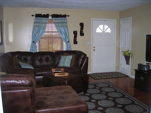 3rd image of 175 Fernwood Ln