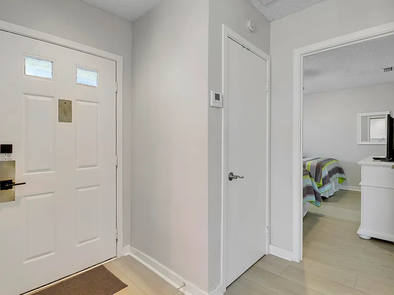 811 Club Dr — Photo 13