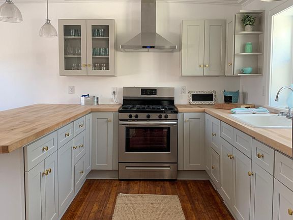 2nd image of 15 Franklin St #2