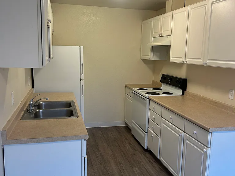2705 Woodridge Ct #1 — Photo 2