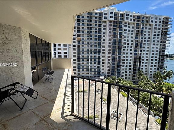 5th image of 18181 NE 31st Ct APT 1009