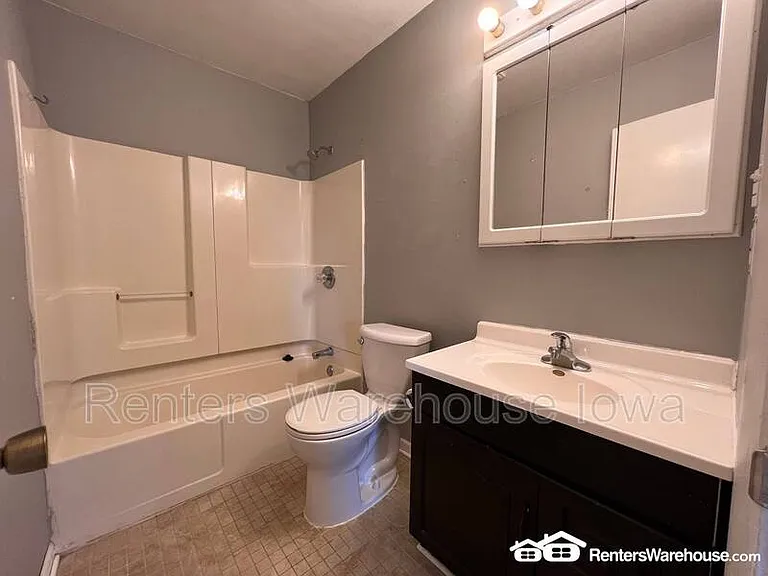 802 SW 3rd St — Photo 11