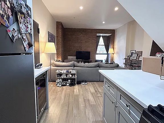 2nd image of 342 E 78th St APT 1F