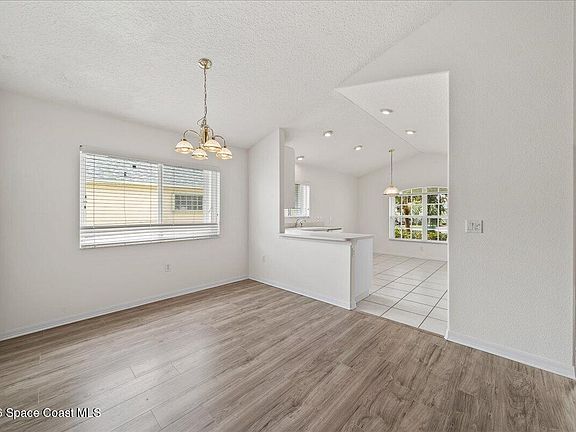 4th image of 881 Indian Oaks Dr