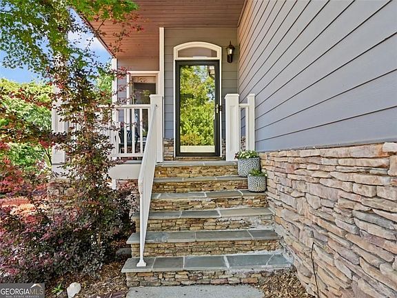 4th image of 639 Sycamore Dr