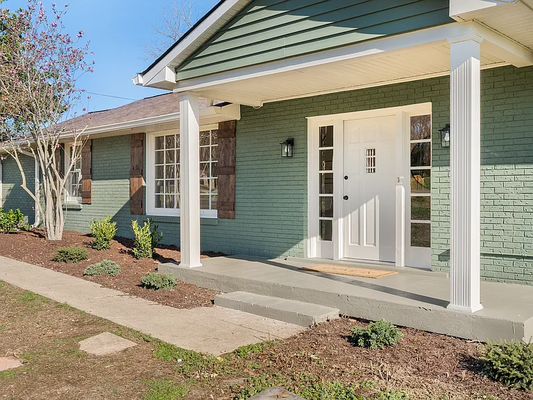 234 NW Clearview Dr — Photo 3