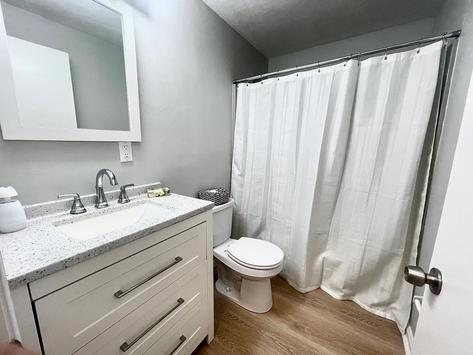 1 bed, 690 sqft, $1,700 — Photo 3