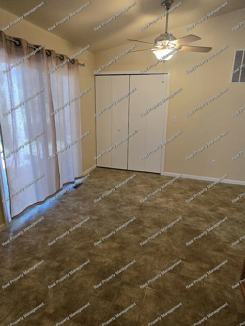 Well Cared for 4 Bedroom Ranch — Photo 4
