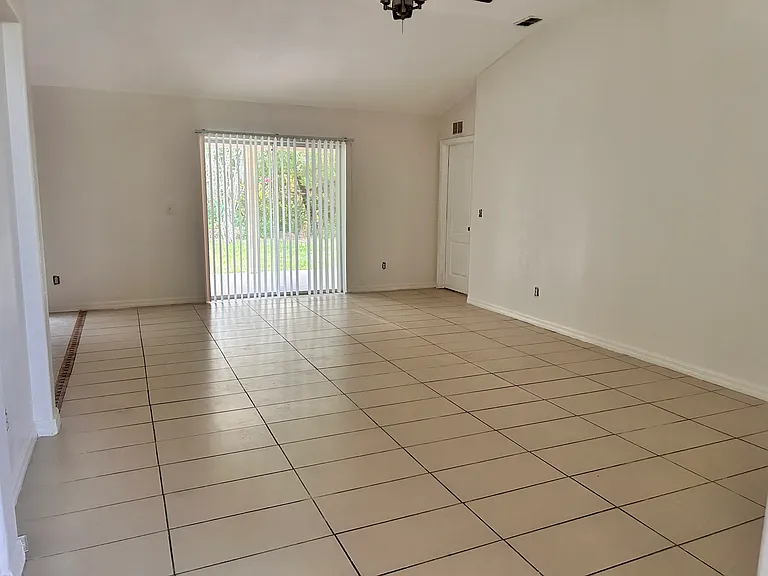 51 Randolph Dr — Photo 7