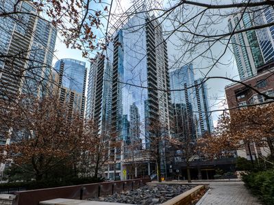 201 N Westshore Dr APT 2407, Chicago, IL, 60601