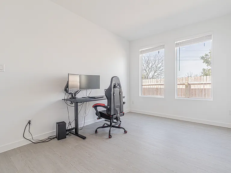 Flex Room / Office (Can Be Used as 4th Bedroom)