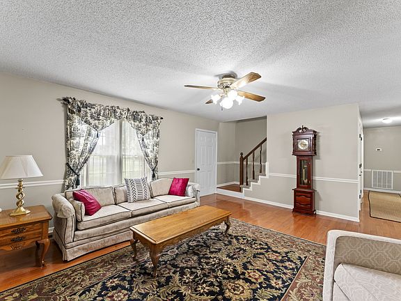 5th image of 332 Mayflower Dr