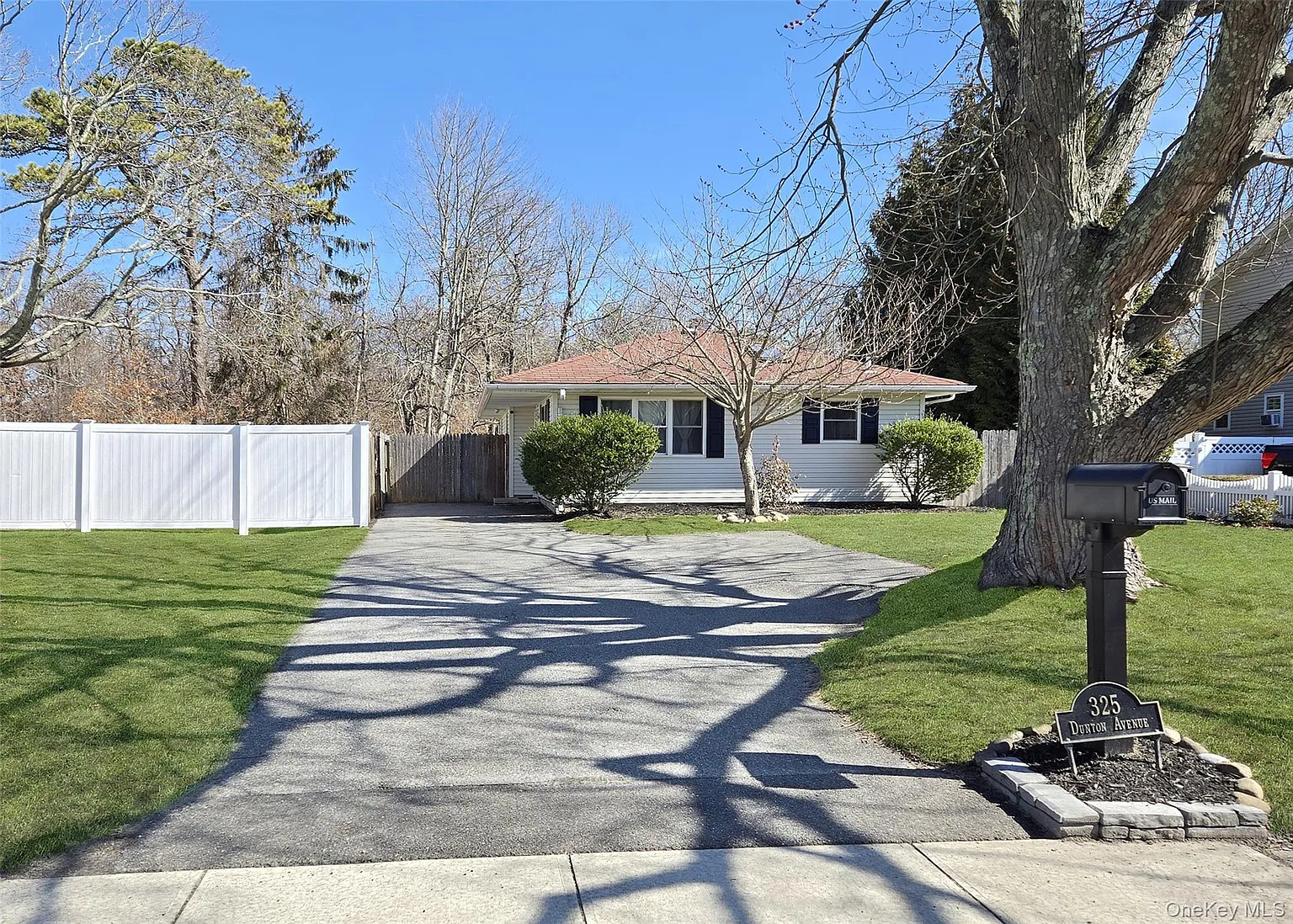 325 Dunton Avenue photo 1