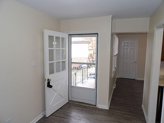 3rd image of 112 Deepwood Dr