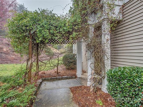 4th image of 2491 Loch Stone Dr
