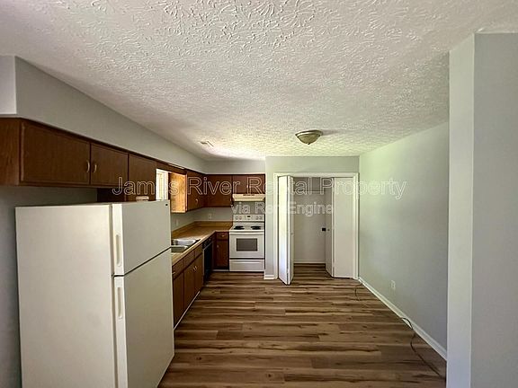 2nd image of 105 Daniel St #B