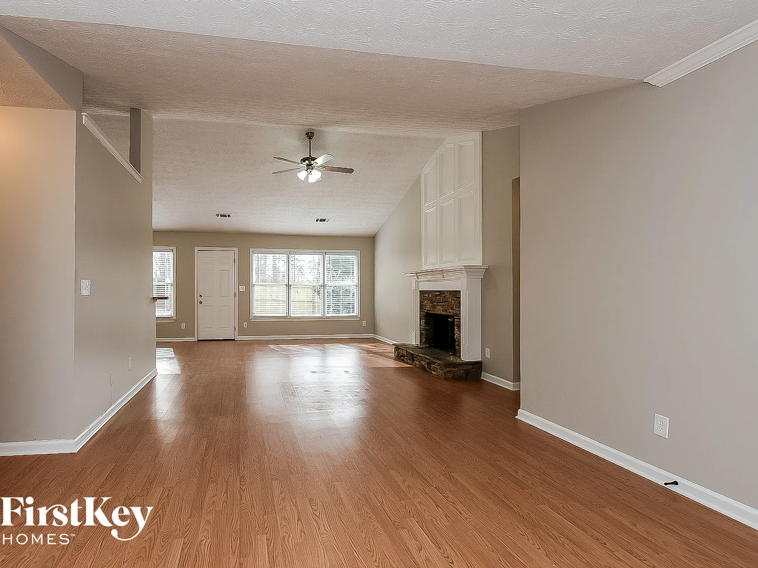 4 bed, 2.0 bath, 1975 sqft, $2,820 — Photo 3