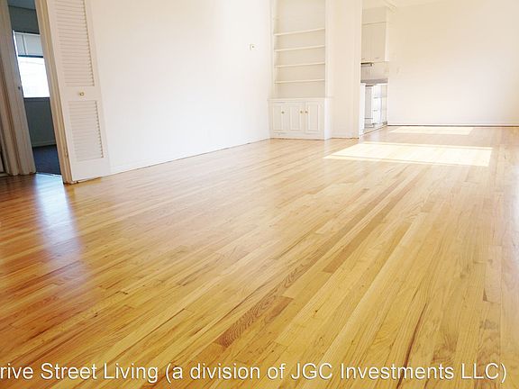 4th image of 330 S 37th St #6