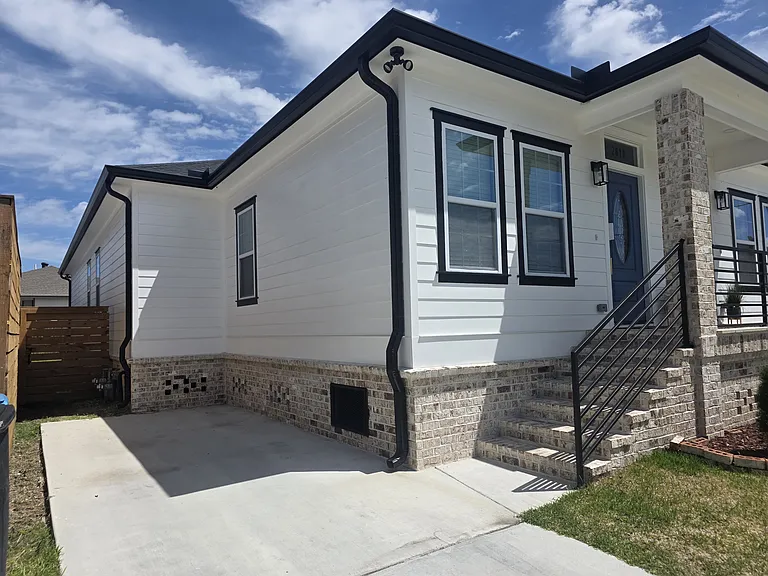 2618 Gadsden St — Photo 13
