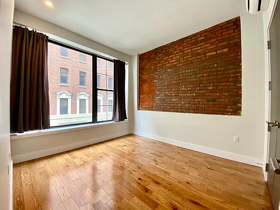 3rd image of 72 Willoughby St #D3