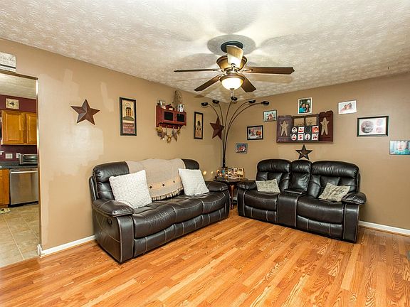 5th image of 106 Rose Ln