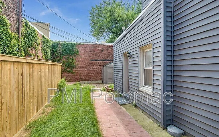 729 10th St NE — Photo 14