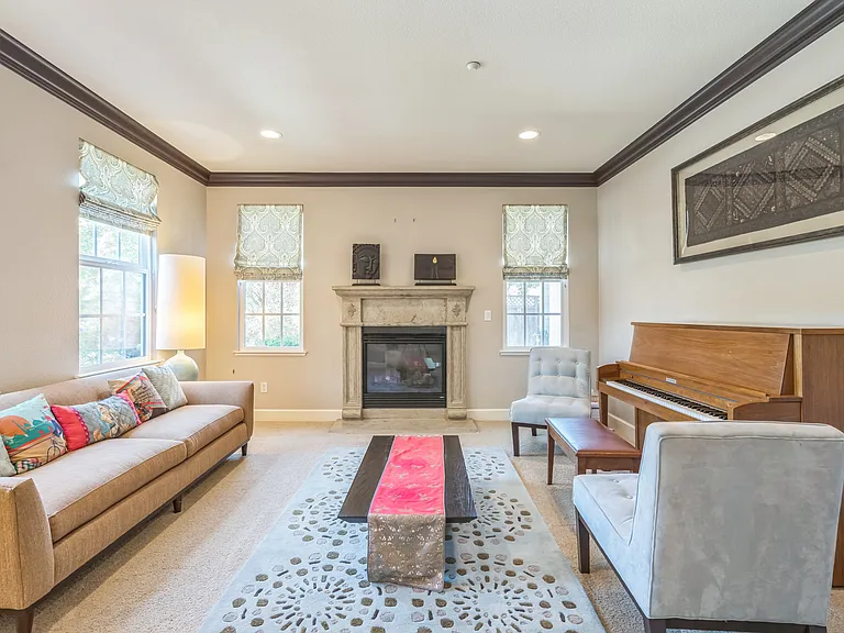152 Laurelwood Dr — Photo 6
