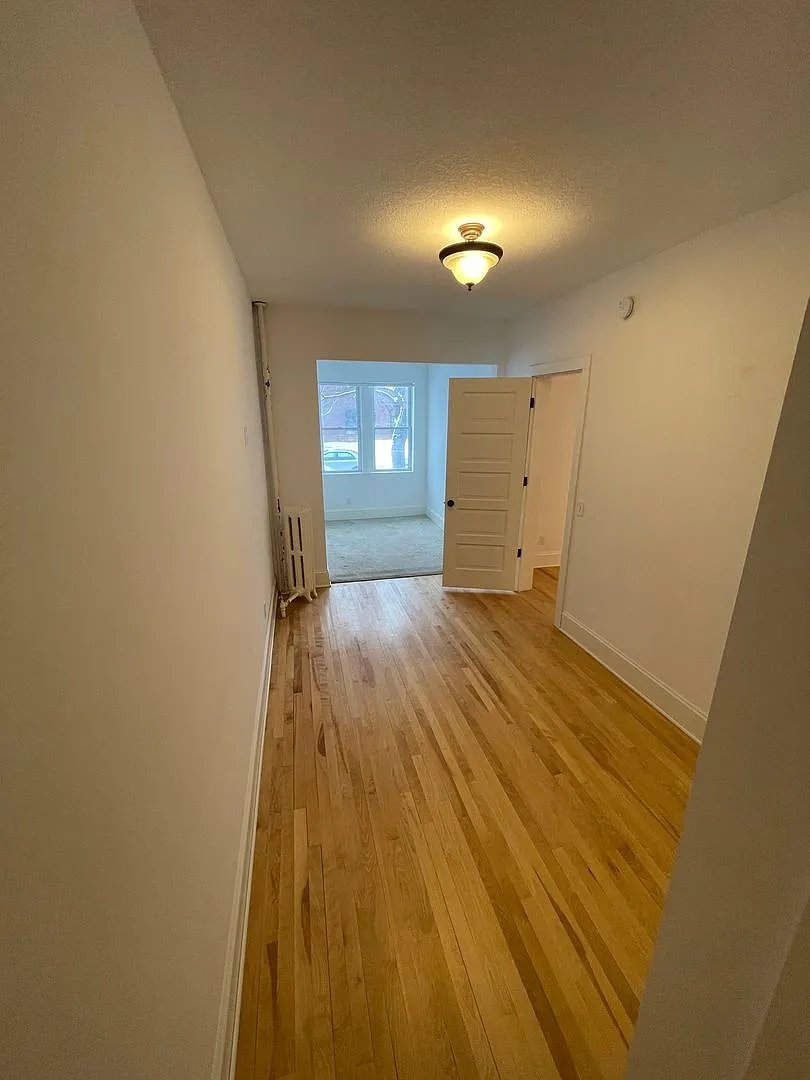 2118 Dupont Avenue S — Photo 4