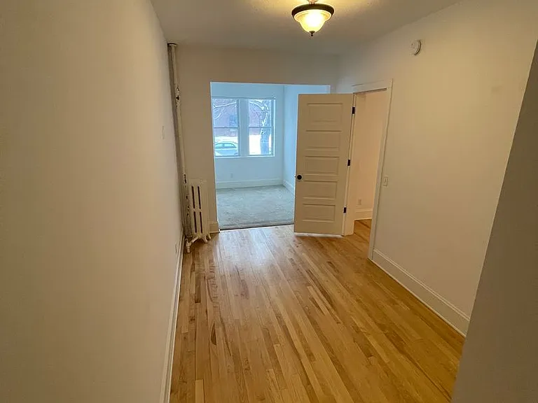 2118 Dupont Ave S — Photo 4