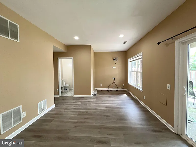 22464 Maison Carree Sq — Photo 18