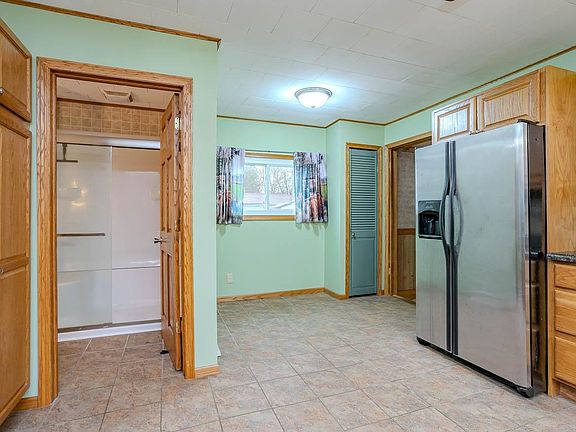 4th image of 701 Cottage St
