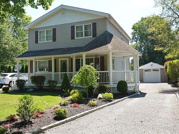 4th image of 131 Brook Ln