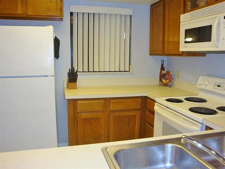 270 Woodlake Wynde #270 — Photo 9