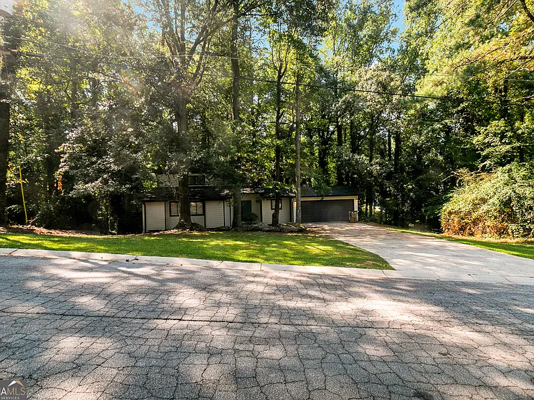 85 Wilhelmina Dr — Photo 5