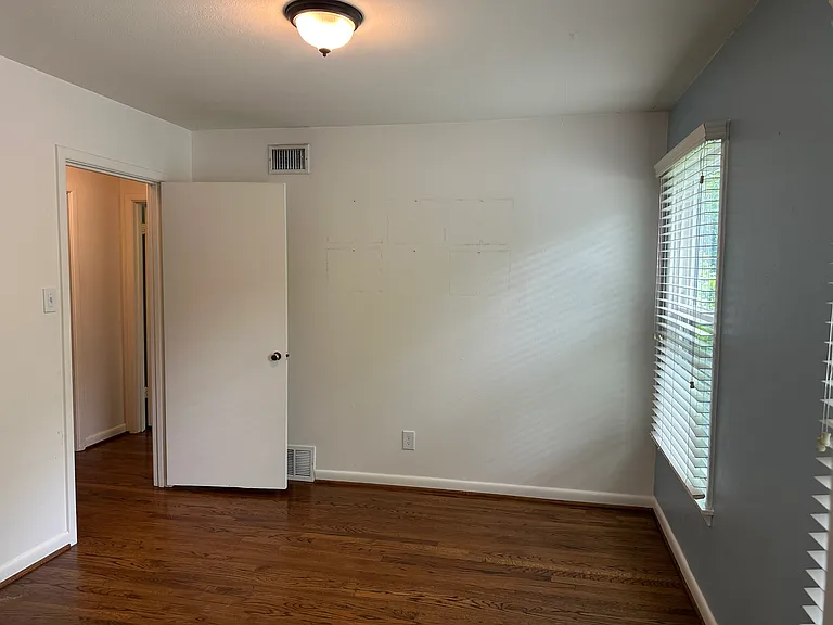 1201 W Lovers Ln — Photo 25