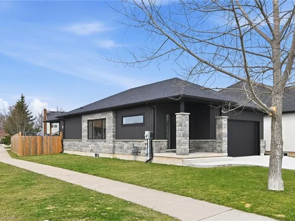 4 Harvard Ct, Welland, ON L3B 6E7