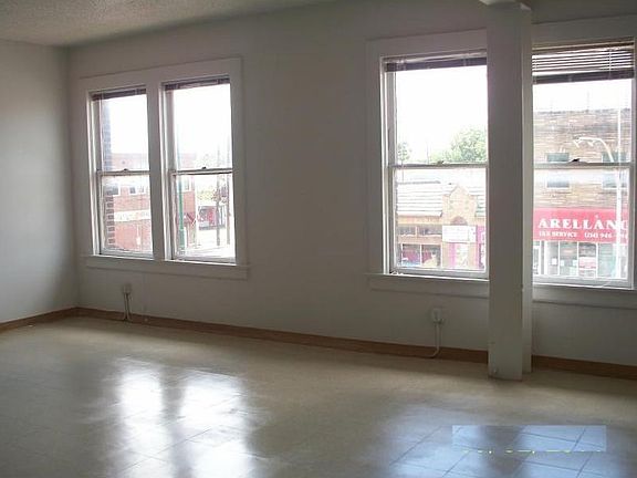 5th image of 907 W Jefferson Blvd Ste C