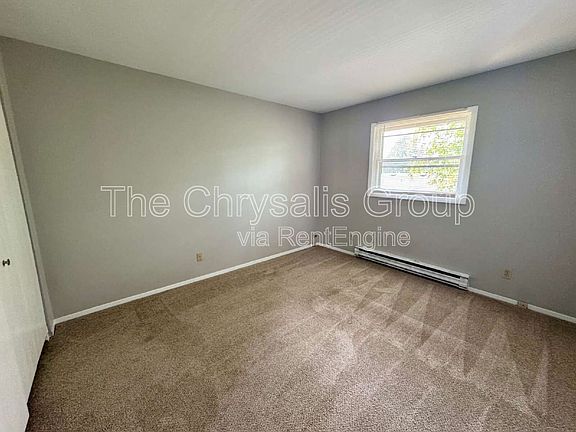 4th image of 423 Windsor Dr #4