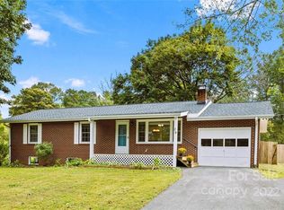 20 Pisgah View Dr, Etowah, NC 28729