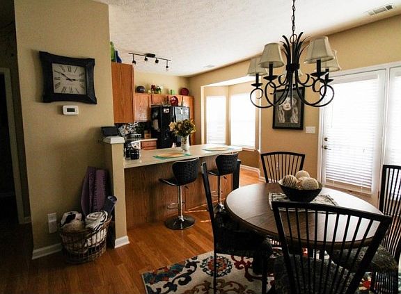 4th image of 4936 Oak Meadow Ln