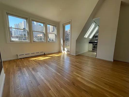 Rented by Bond New York | media 11