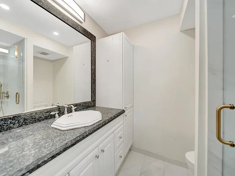 3100 NE 49th St #403 — Photo 25