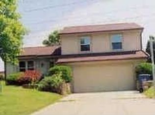 6900 W Greenbrook Ct, Milwaukee, WI 53223