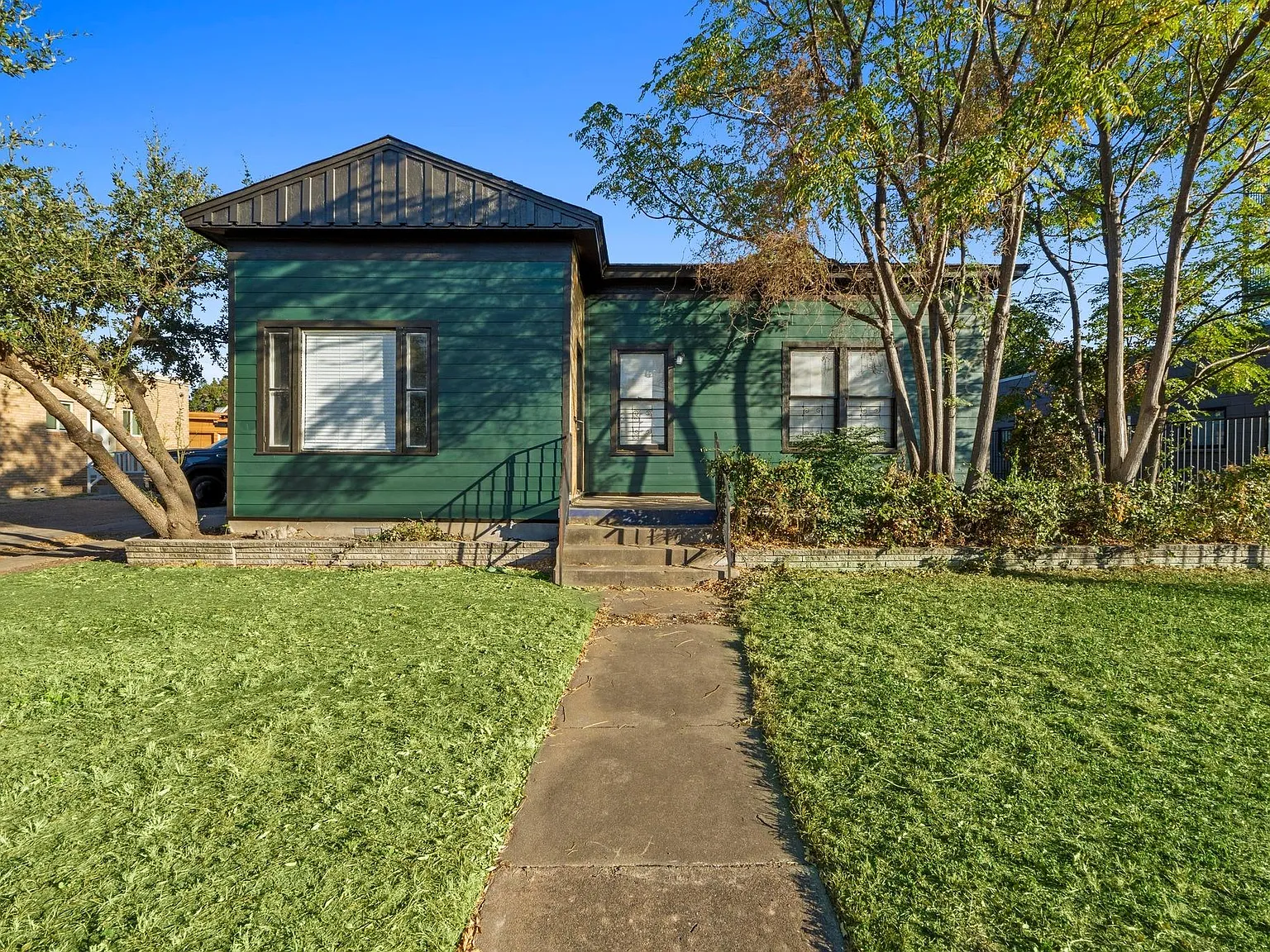 1 bed, 1.0 bath, 214 sqft, $1,000 — Photo 1