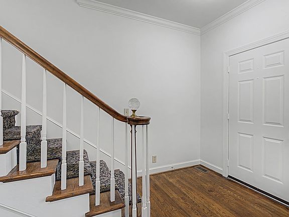 5th image of 620 Estes Rd