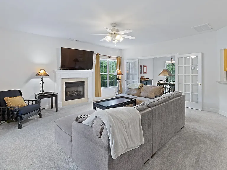 1362 Springview Dr — Photo 4