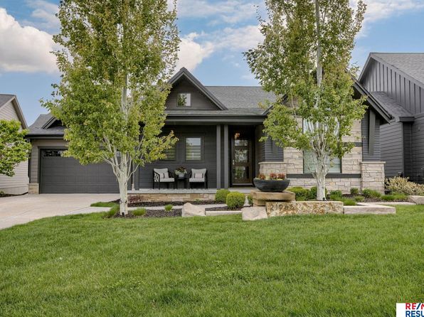 21965 Brookside Ave, Elkhorn, NE 68022