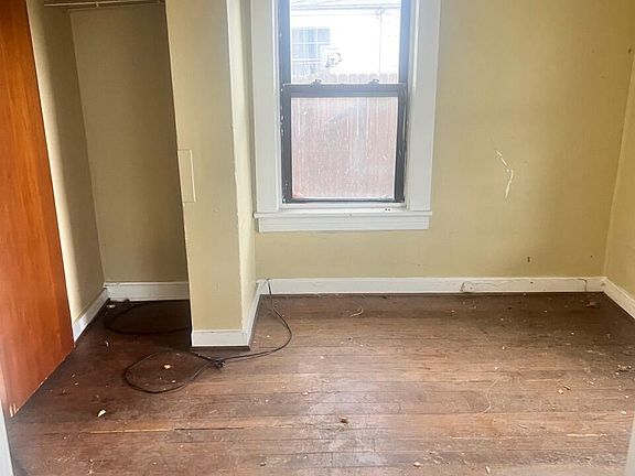 5th image of 2106 Russell Ave SW
